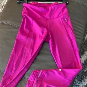 Lululemon crops size 4